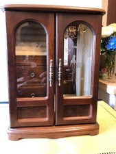 Vintage Wooden Jewellry