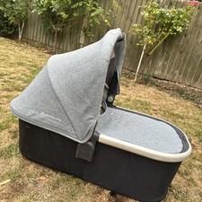 Uppababy V2 Carrycot Grey with