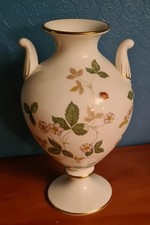 Wedgwood  WILD STRAWBERRY bone