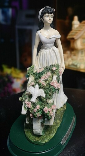 Leonardo collection lady