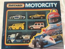 MATCHBOX MC 9  MOTORCITY ( F1 RACING - RARE WHITE F1 CAR  )  GIFT SET