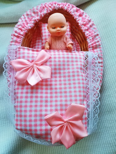 Crib set for 7 - -, 7"