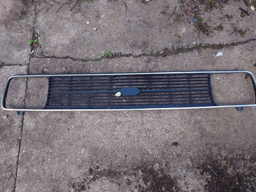 Ford escort front grill - 2,