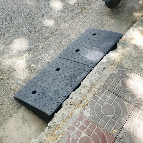 Portable kerb door - portable, ramps