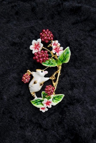 Mouse berry brooch vintage - mouse,