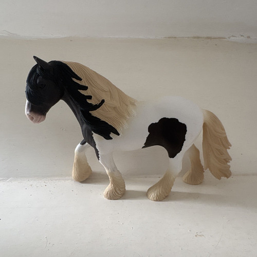 Schleich black white horse - &,