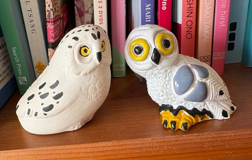 Two collectible snowy owls - two,