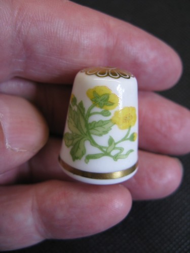 Spode bone china thimble 1986 - bone,