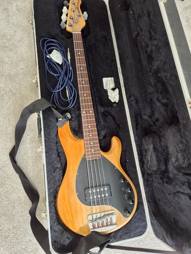 Ernie ball musicman - ernie, stingray