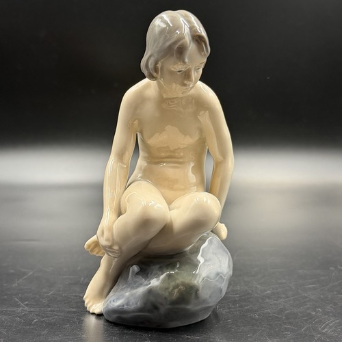 Vintage royal copenhagen girl - royal,