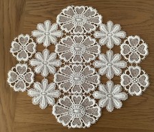 PRETTY VINTAGE WHITE FLORAL