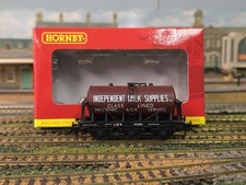 Hornby R6405 LMS 6 Wheel Milk