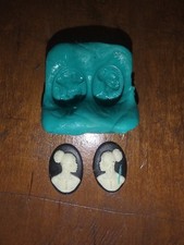 Double Cavity African Woman