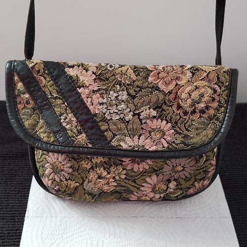 Small vintage floral tapestry - floral,