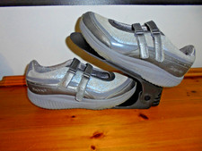 Skechers Shape Ups Grey Shimmer Fabric/ Grey Leather Mary-Jane Shoes- Size 5.5