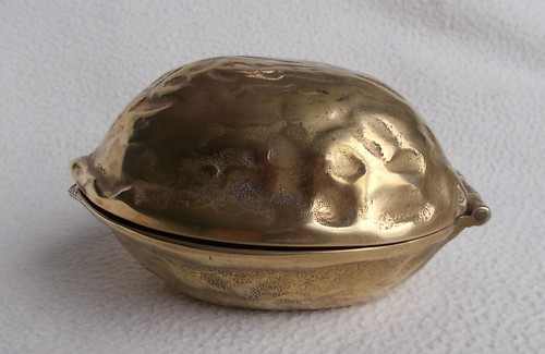Vintage walnut shaped - walnut, ~