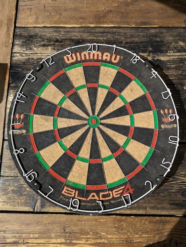 Winmau blade dartboard with - blade,