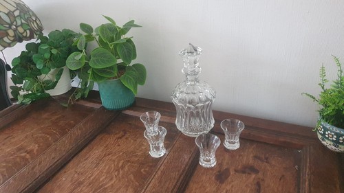 Carafe and glasses - carafe,