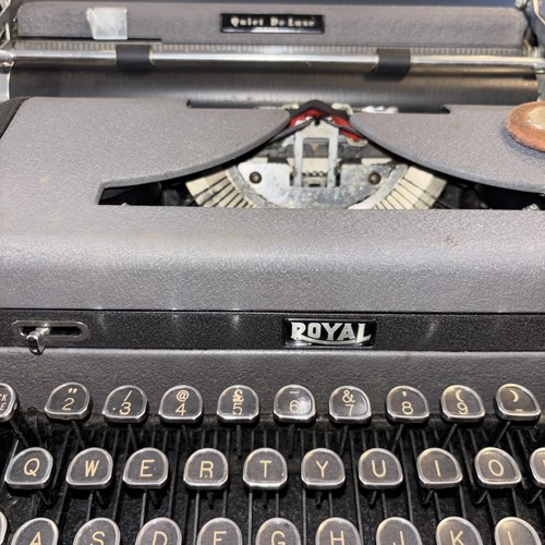 Vintage royal quiet luxe - vintage,