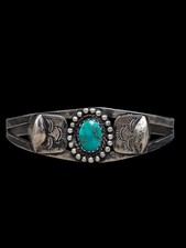 VINTAGE NAVAJO TURQUOISE STAMP WORK REPOUSSE STERLING SILVER CUFF BRACELET 6.25"