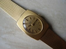 LADYS 18 CARAT GOLD WYLER