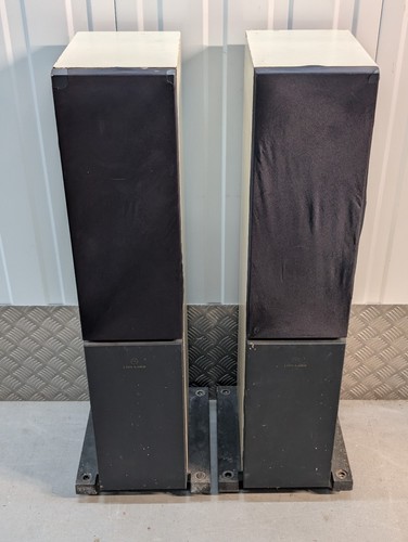 Linn kaber floor - linn, standing