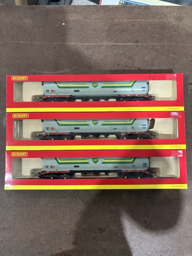 Hornby tanker wagons - bp,