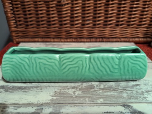 Sylvac pottery 1967 green - sylvac, wood
