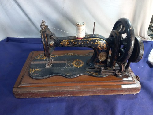Vintage fiddle base singer - vintage,