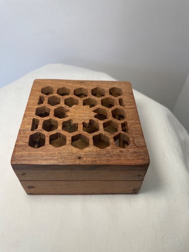 Carved wooden trinket - , 9cm