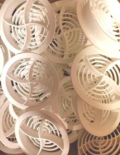 10x white plastic round soffit - 10x,