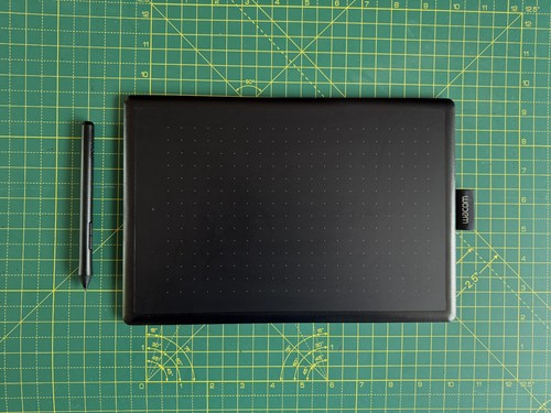 One wacom graphic - (ctl-672),