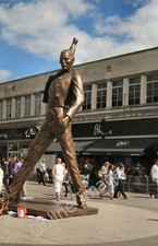 Photo 6x4 Freddie Mercury Statue Southampton Located in the Above Bar Pre c2011