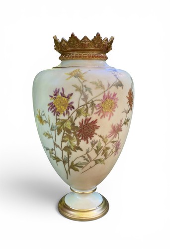 Royal worcester porcelain - royal,