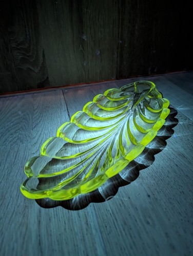 Manganese not uranium glass - manganese,