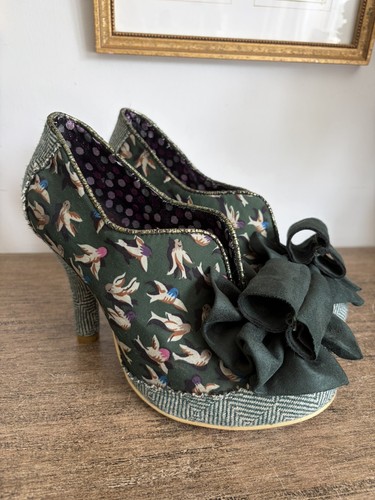 Irregular choice hook - choice, line