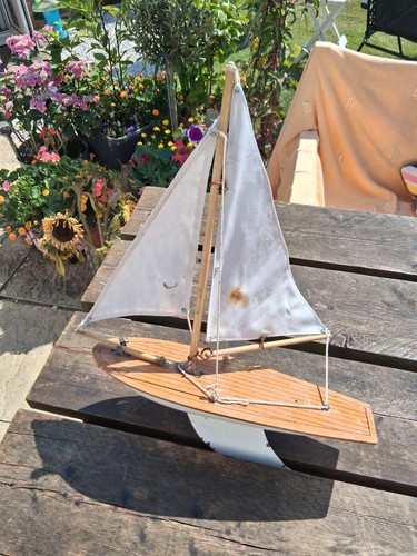 Vintage pond yacht - yacht, long