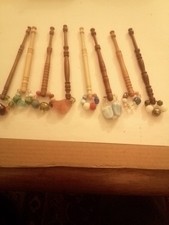 Eight spangled wooden lace