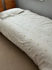 Single Bed set:. Quilt, Cover Set And Matching Self Lined Curtains