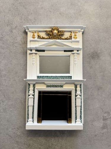 Queen mary dolls house - queen,