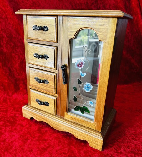Vintage wooden jewellery box - wooden,