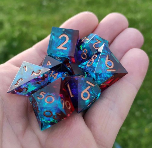 Sharp edge dice set tin - in,