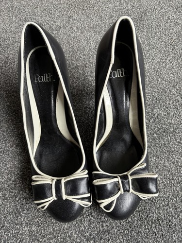 Faith leather bow - leather,