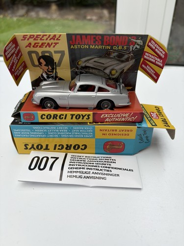 Corgi james bond aston martin - ,