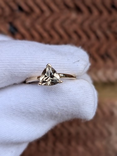 9ct yellow gold 33cts - yellow, 1.33cts
