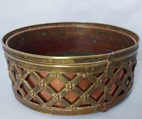 Peerage made brass - made, planter