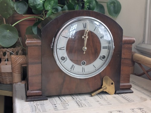 Vintage anvil mantel clock - mantel,