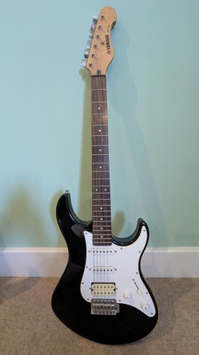 Yamaha eg12 electric guitar - yamaha,