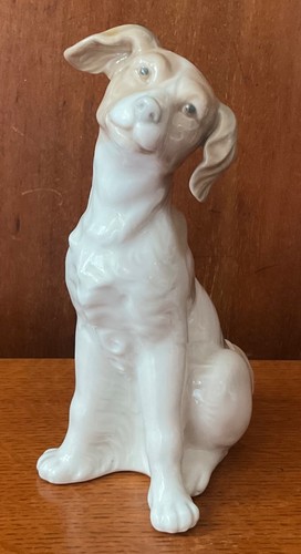 Very cute nao lladro seated - very,