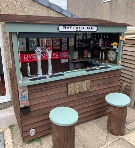 Garden bar man cave - cave, shed